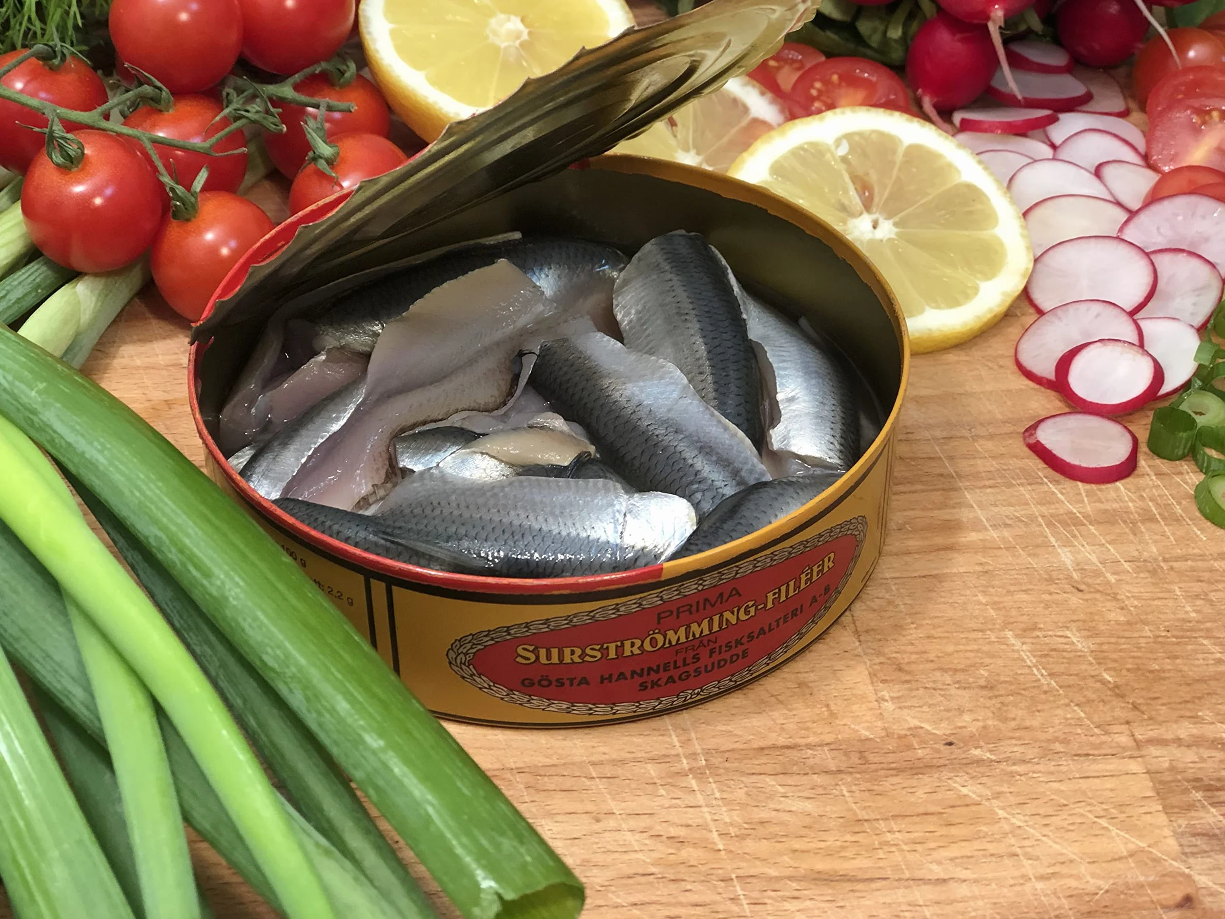 Surströmming filety – sfermentowane filety śledziowe w tradycyjnej puszce