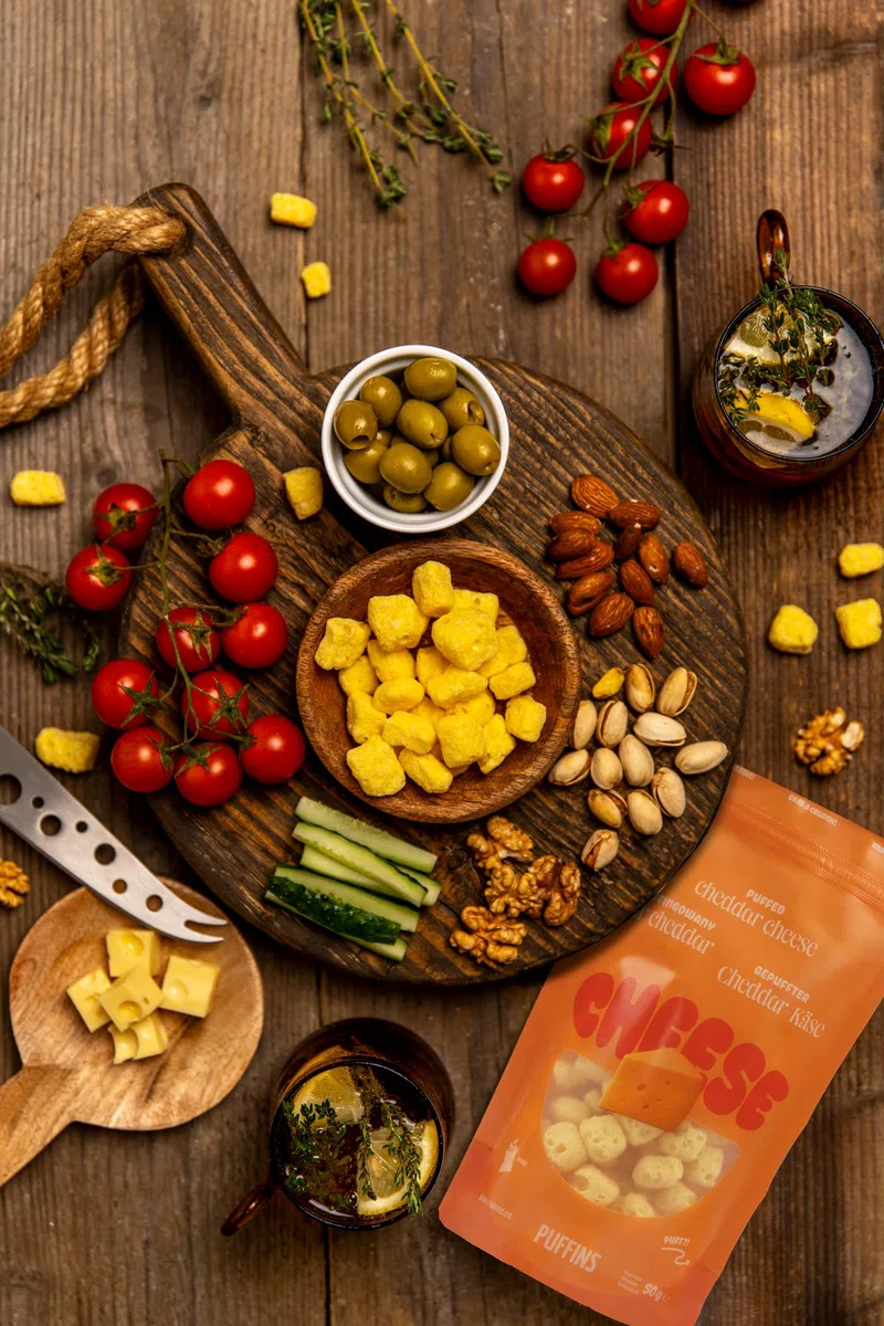 PUFFINS - Crispy Cheese Keto Snack - Cheddar Cheese - 100% sera - bez cukru, GMO, węglowodanów - przekąska białkowa - zdrowe przekąski dla dzieci i dorosłych, bezglutenowe, wysokobiałkowe - 4x50g