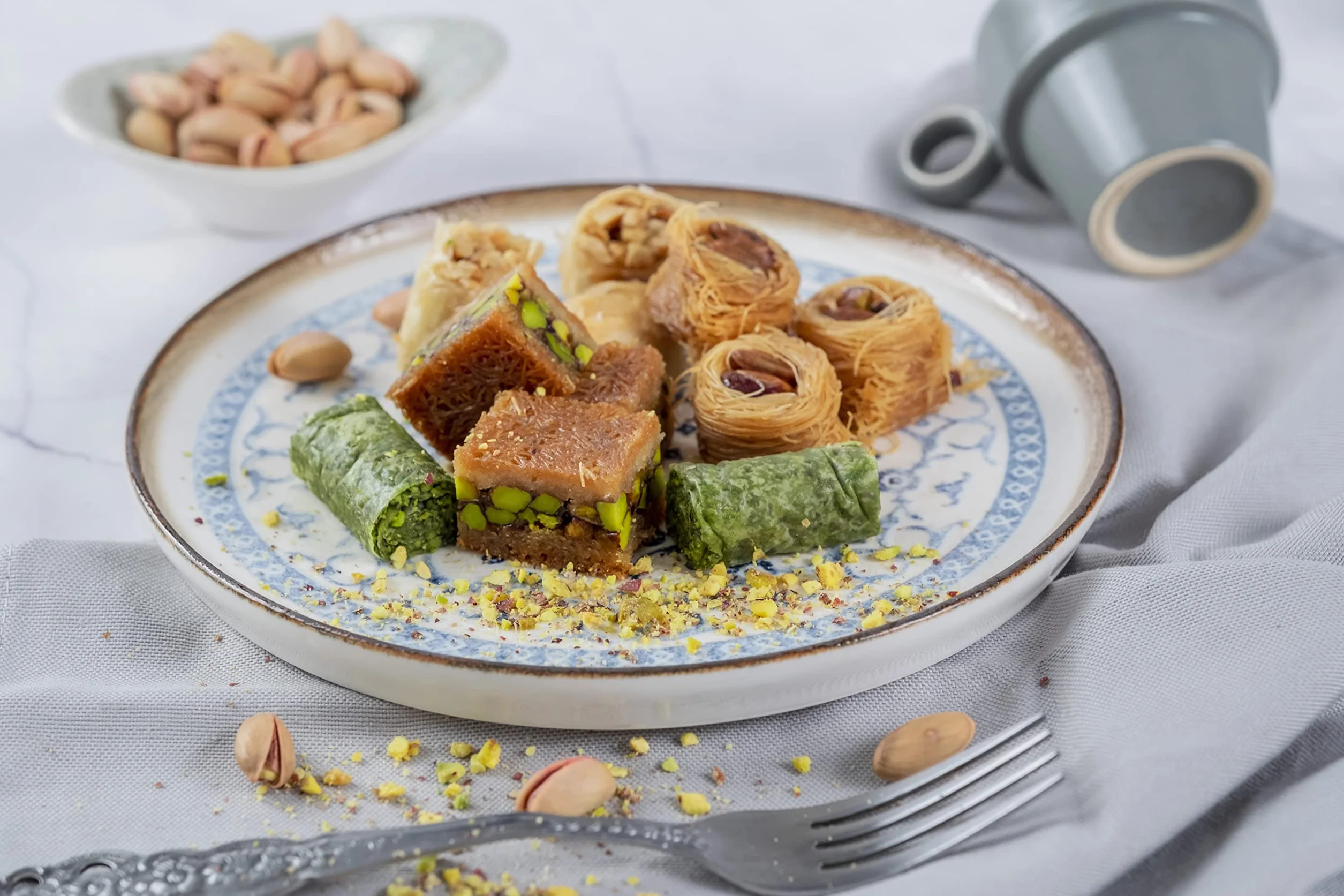 Asortyment Bitesize Turecka Pistacjowa Baklava - Ręcznie Robione Ciasto Deserowe - Pudełko 150g - Mughe Gourmet - Świętuj Wielkanoc, Urodziny, Dzień Ojca i Matki