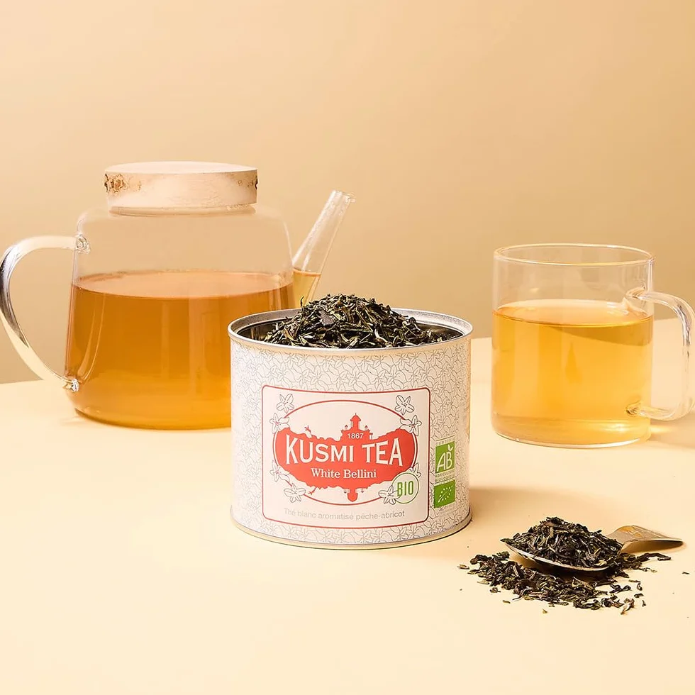 Kusmi Tea White Bellini organiczna biała herbata o smaku brzoskwini i moreli metalowa puszka 90 g