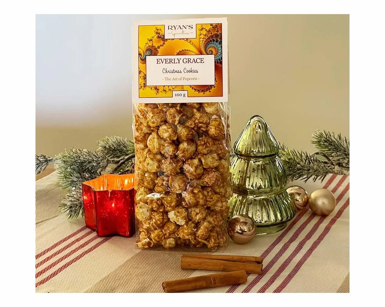 Everly Grace Popcorn Winter Bundle – Christmas Cookie, Bavarian Almond Symphony, Magical Chocolate Mint, po 100 g torebki popcornu z naszej manufaktury w Augsburgu, Niemcy