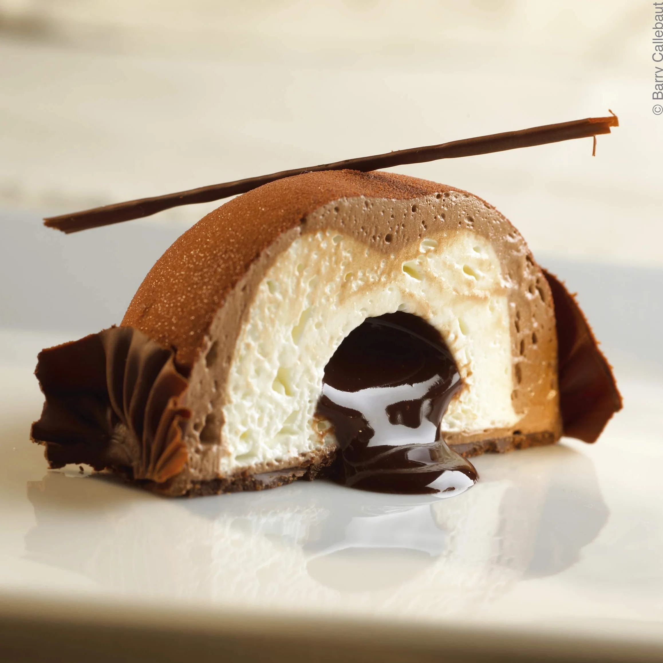 Callebaut receptura nr 811, kuwertura w pastylkach, delikatna czekolada gorzka, 54,5% kakao