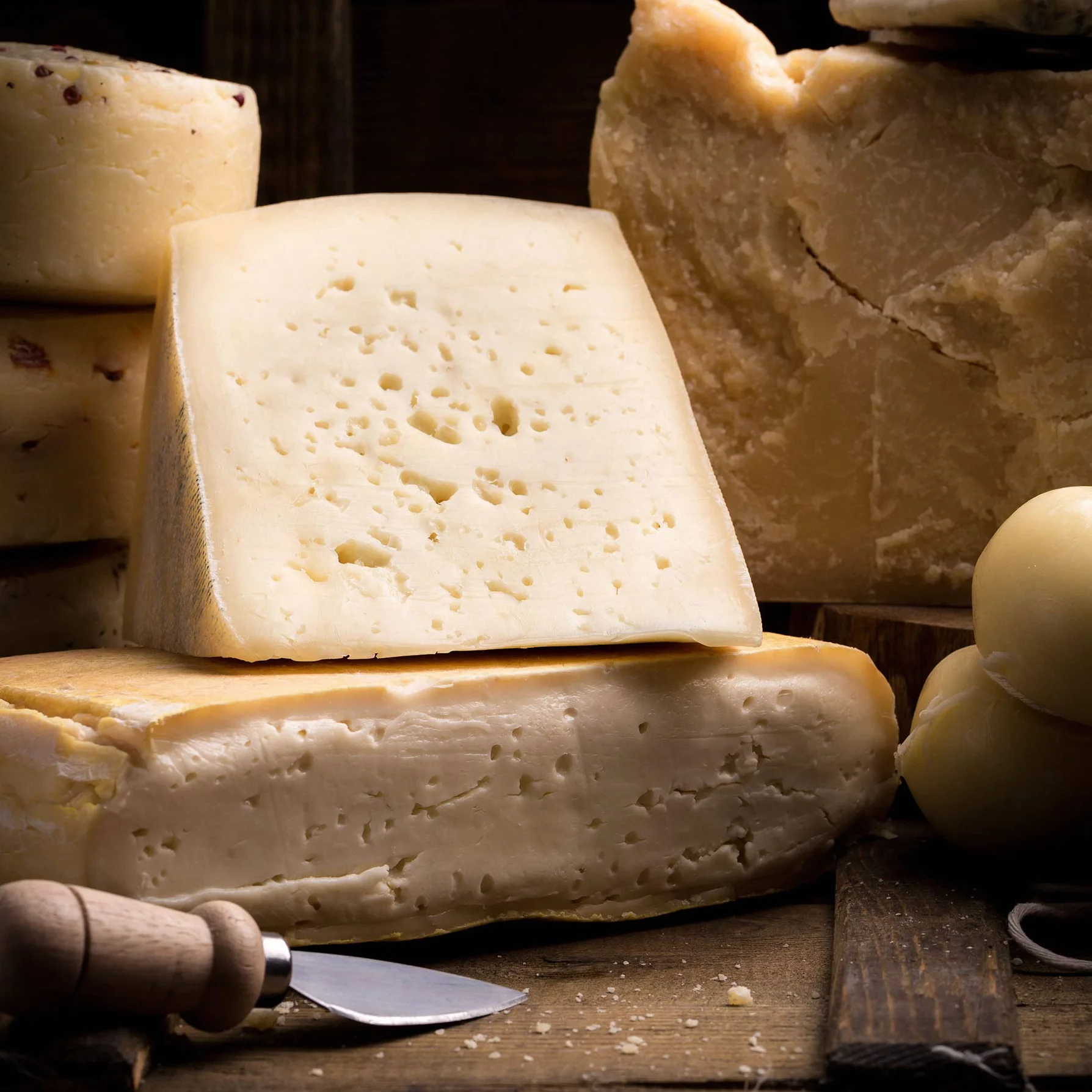 Taleggio DOP | Cow's milk cheese | Typical Italian Cheese | AOP Cheese | Hand salted | 200 gr | Delicate taste