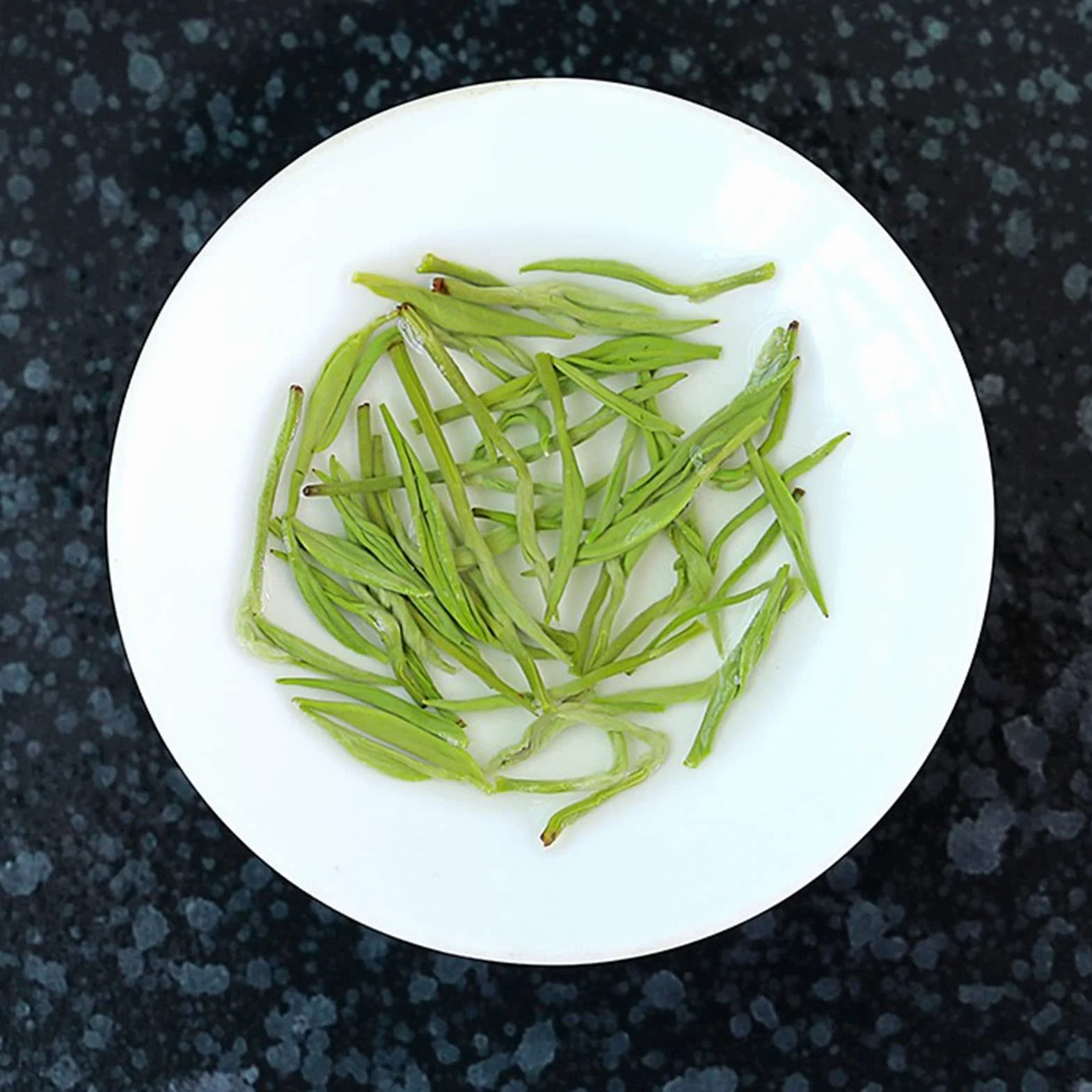 Chińska Herbata Maojian, Owocowo-kwiatowy Aromat, Białe Włosy, 1080 Dni Przydatności do Spożycia, Zielona Herbata Yingde, 180 G
